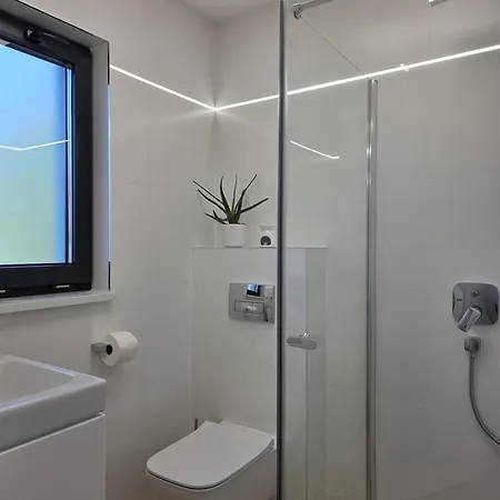 Nova - Dom Nad Morzem, Podgrzewany Basen,sauna, Balia Z Jacuzzi , Starlink Apartmán